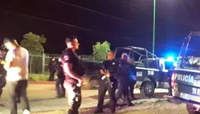 Con lesiones leves resulta conductor que chocó y volcó en el periférico Oriente