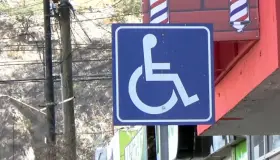 Exige atleta respeto en espacios exclusivos para discapacidad