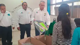 Hace Club Rotario Nogales Industrial entrega de mochilas en escuelas de esta frontera
