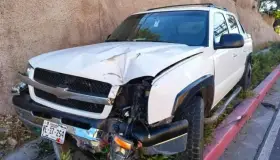 Ocasiona aparatoso accidente conductor en el periférico LCD