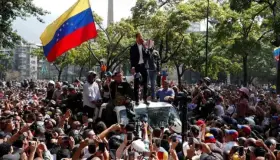 Miles marchan Venezuela en apoyo a Guaidó