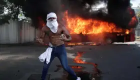 Disturbios y enfrentamientos sacuden a Venezuela, en imágenes