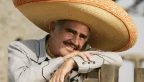 Vicente Fernández rechaza trasplante de hígado; temía que fuera de un gay