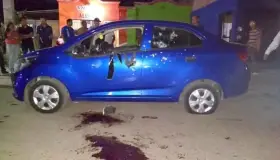 Rafaguean a taxista y a una pasajera