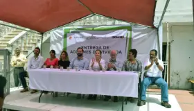 Reciben moradores apoyos