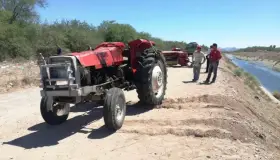 Rescatan cuerpo
de un canal