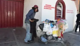 Rescatan agentes a
persona indigente