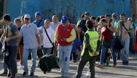 Venezuela reabre cruce fronterizo con Colombia