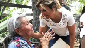 Lleva Gobernadora médico hasta casa de enfermos