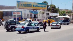 Realizan operativo contra taxis piratas