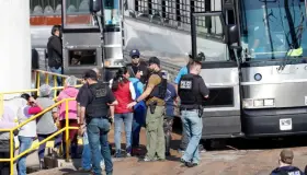 Disiente Doug de Trump en el tema de migración