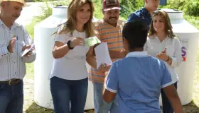 Apoya  Gobernadora  educación