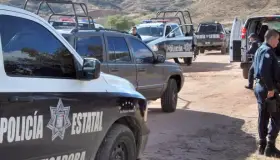 Halla cadáver en el patio de su casa