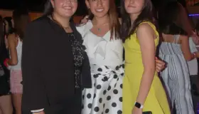 Raquel  Monroy, Landelina Freig y María Isabela Freig reciben festejo