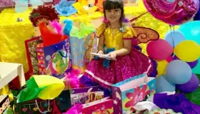 Jenelly  disfruta festejo de cumpleaños