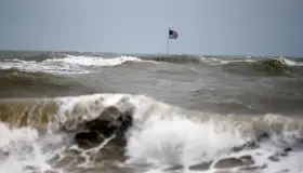 &#039;Dorian&#039; se debilita a categoría 3 rumbo a Florida