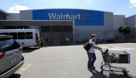 Restringe Walmart venta de armas en EU; pide acción al Congreso