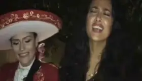Salma Hayek celebra su cumpleaños con mariachi y tequila