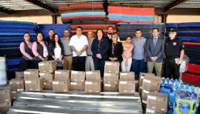 Entregan apoyos a damnificados