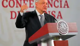 Acusa corrupción en contratos para energías limpias