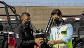 Equipa Alcalde a la policía