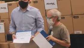 Entrega Master Lock apoyos a estudiantes