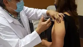 Aplican vacuna contra  Influenza a los ingenieros