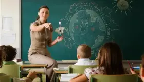 Piden
vacunar a maestros contra covid-19