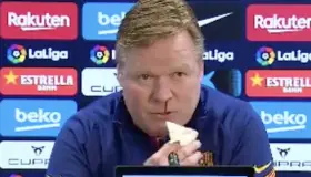 Koeman sangró por la nariz en la conferencia