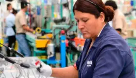 Conquista mujer industria, Destaca en vida productiva