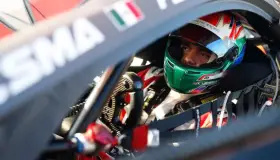 Aston Martin confía en piloto mexicano