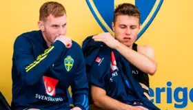 Suecia recupera a dos futbolistas que habían dado positivo
