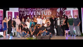 Entregan Premio Municipal de la Juventud