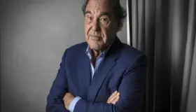 Oliver Stone revisita asesinato de JFK en nuevo documental