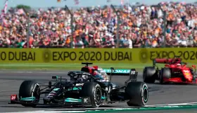 Hamilton logra un polémico triunfo en el GP de Gran Bretaña.