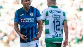 Cruz Azul y Santos dividen unidades