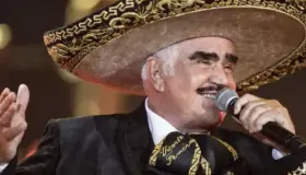 Vicente Fernández sigue en terapia intensiva; le colocan sonda de alimentación